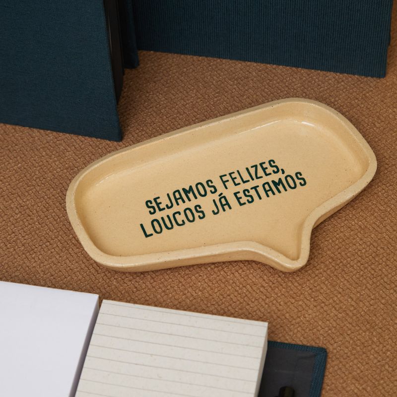 PRATO_DECORATIVO_CERAMICA_FRASES_SEJAMOS_FELIZES_LOUCOS_ HO10084_PAPEL_CRAFT_2