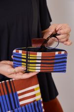 PORTA_OCULOS_LONA_HORIZONTAL_LINGUETA_COURO_ENTRELINHAS_CO3062_PAPEL_CRAFT_2