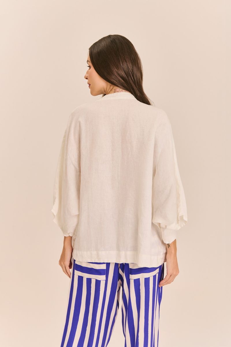 BLUSA_LINHO_AMPLA_BOLSOS_E_ABERTURA_FRENTE_OFF_ROU2267_PAPEL_CRAFT_3