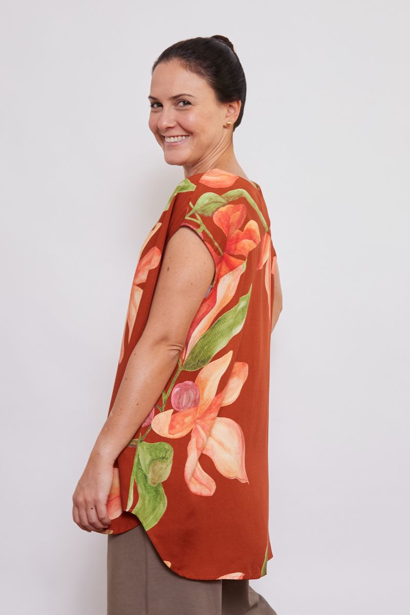 BLUSA_ESTAMPADA_DECOTE_V_BOTOES_FLOR_DE_FIGO_ROU2270_PAPEL_CRAFT_2