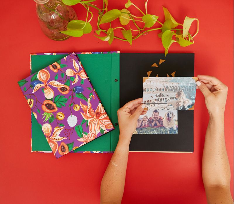 ALBUM_PINO_VERTICAL_20_X_27_50_FOLHAS_ESTAMPAS_FLORAL_FRUTA_LISTRA_FRUTA_AL893_PAPEL_CRAFT_2