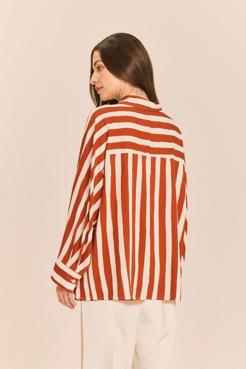 BLUSA_ESTAMPADA_QUADRADA_COM_RECORTES_LISTRA_CANELA_ROU2271_PAPEL_CRAFT_3