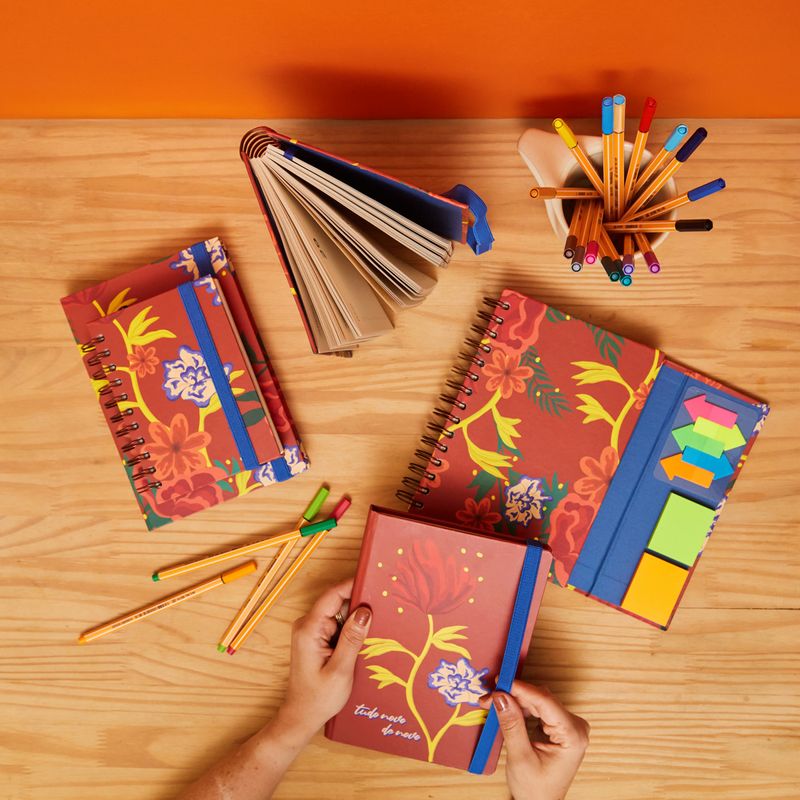 AGENDA LUXO GARRA COM ABA 2026_FLORAL_QUADRI_AG1842_PAPEL_CRAFT_2
