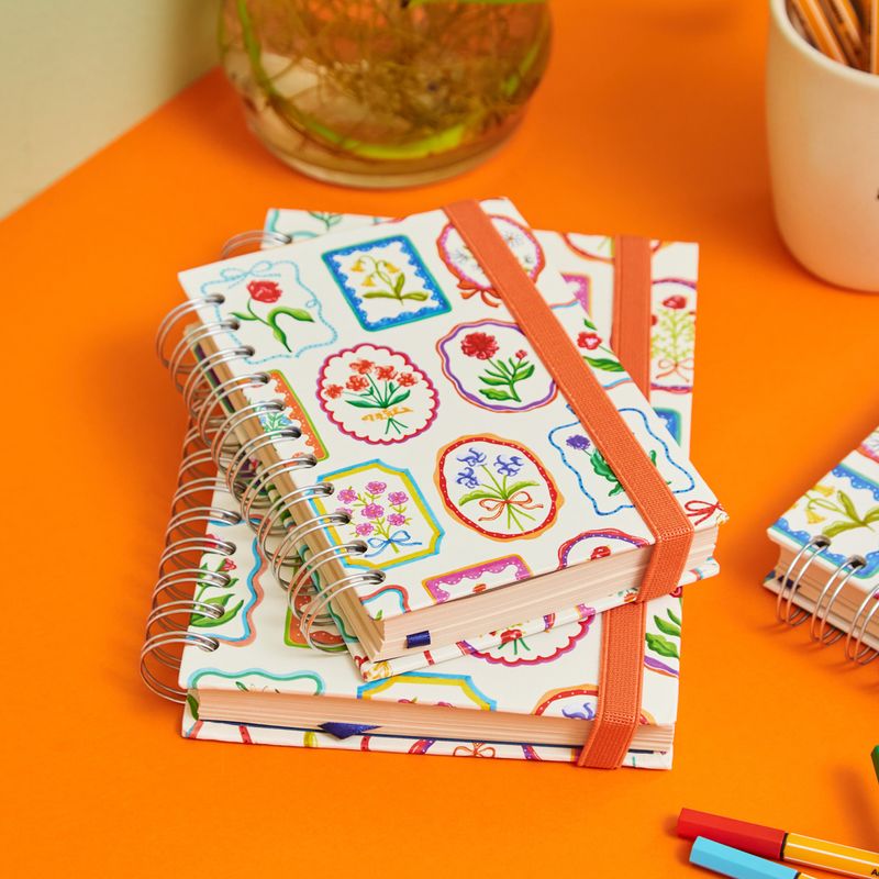 AGENDA_DIARIA_LUXO_GARRA_ESTAMPAS_2026_LACO_DE_FLOR_AG1841_PAPEL_CRAFT_2