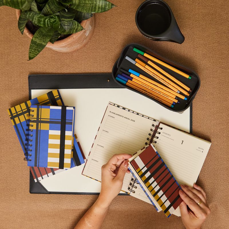 AGENDA_DIARIA_LUXO_GARRA_ESTAMPAS_2026_ENTRELINHAS_AG1841_PAPEL_CRAFT_2