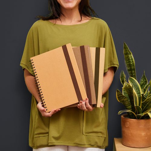 CADERNO UNIVERSITÁRIO A4 90 FOLHAS 
CASTANHO