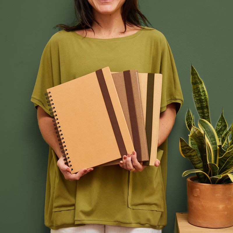 CADERNO_A4_90_FOLHAS_ENCARPEL_ARBOL_CANVAS_RAPHIA_PALHA_CO3078_PAPEL_CRAFT_2