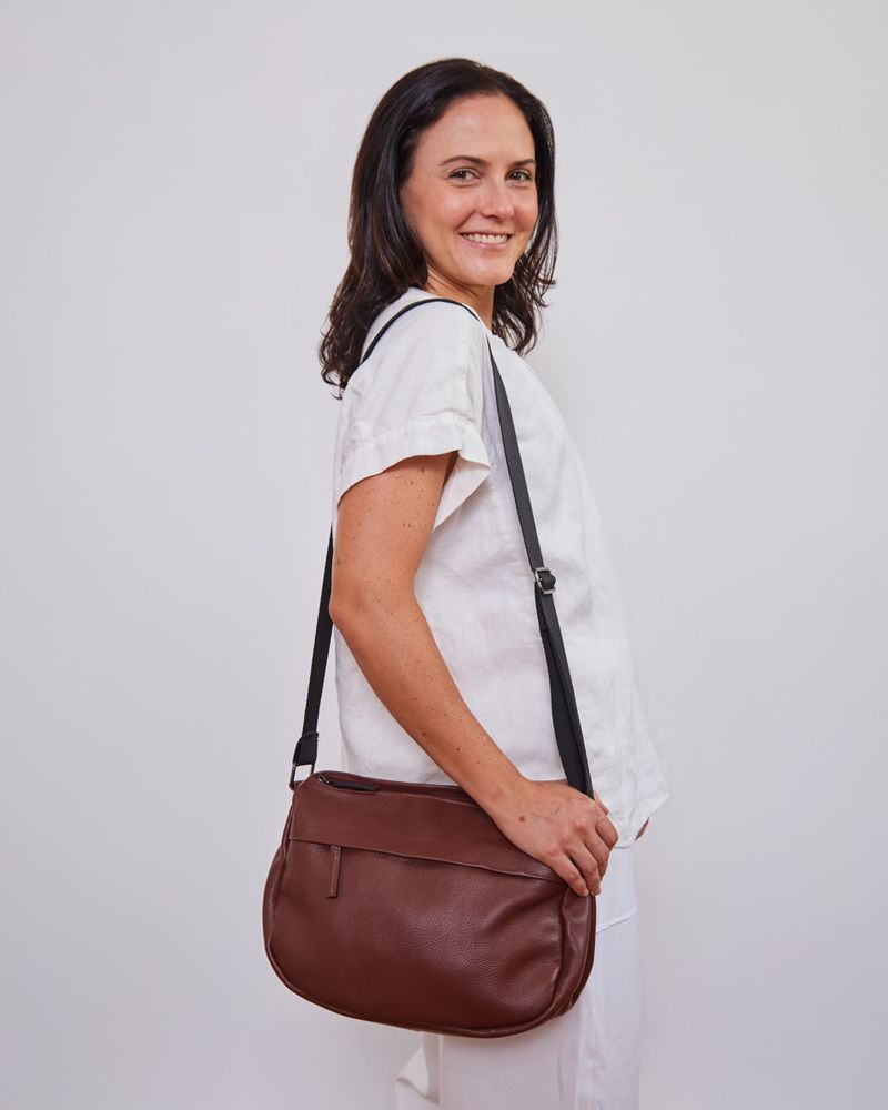 BOLSA_DE_COURO_AMSTERDA_MOKA_CO3156_PAPEL_CRAFT_3