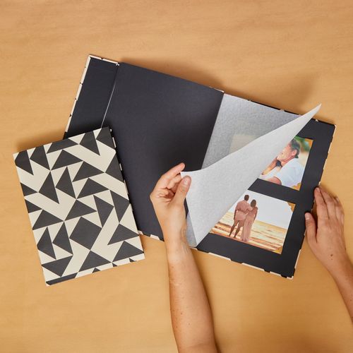 Álbum De Fotos Pino Vertical 26x32 G 
TRIANGULOS PRETO E OFF