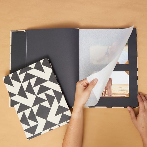 Álbum De Fotos Pino 20X27 P TRIANGULOS PRETO E OFF