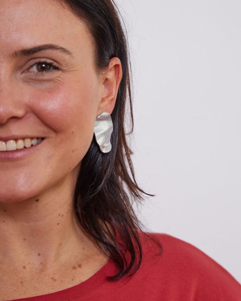 BRINCO_ALUMINIO_E_PEROLA_DOCE_OVAL_AMASSADO_-ROU2323_PAPEL_CRAFT_4