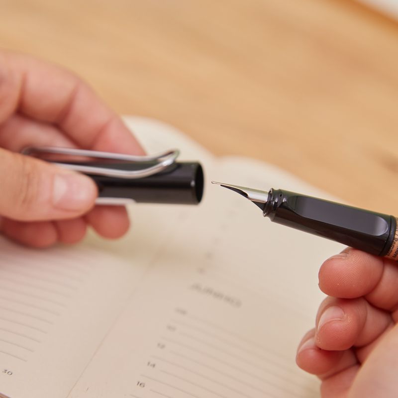 CANETA_SAFARI_TINTEIRO_LAMY_PRETA_AD1842_PAPEL_CRAFT_3