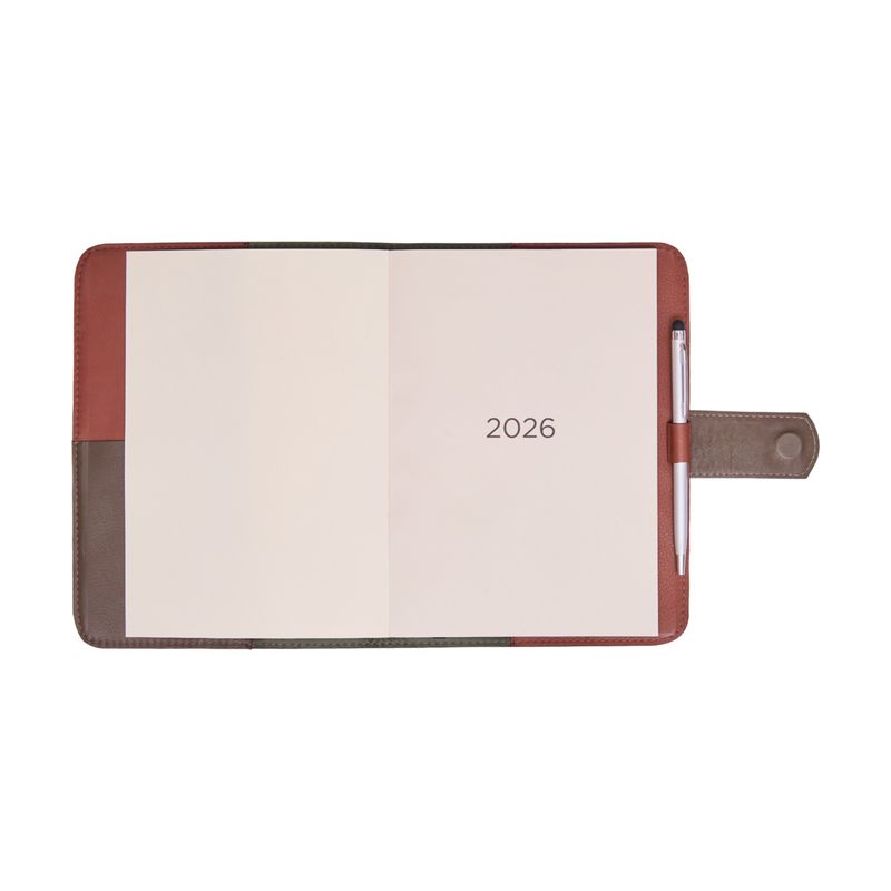 AGENDA_SEMANAL_COURO_LINGUETA_15_5_X_21_COM_CANETA_2026_MOGNO_MILITAR_AG1857_PAPEL_CRAFT_5