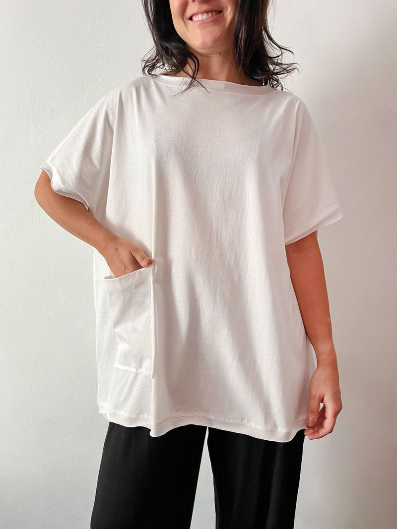 BLUSA_MALHA_SOLTINHA_COM_BOLSO_E_FRASES_FAZER_FELIZ_ROU2325_PAPEL_CRAFT_1