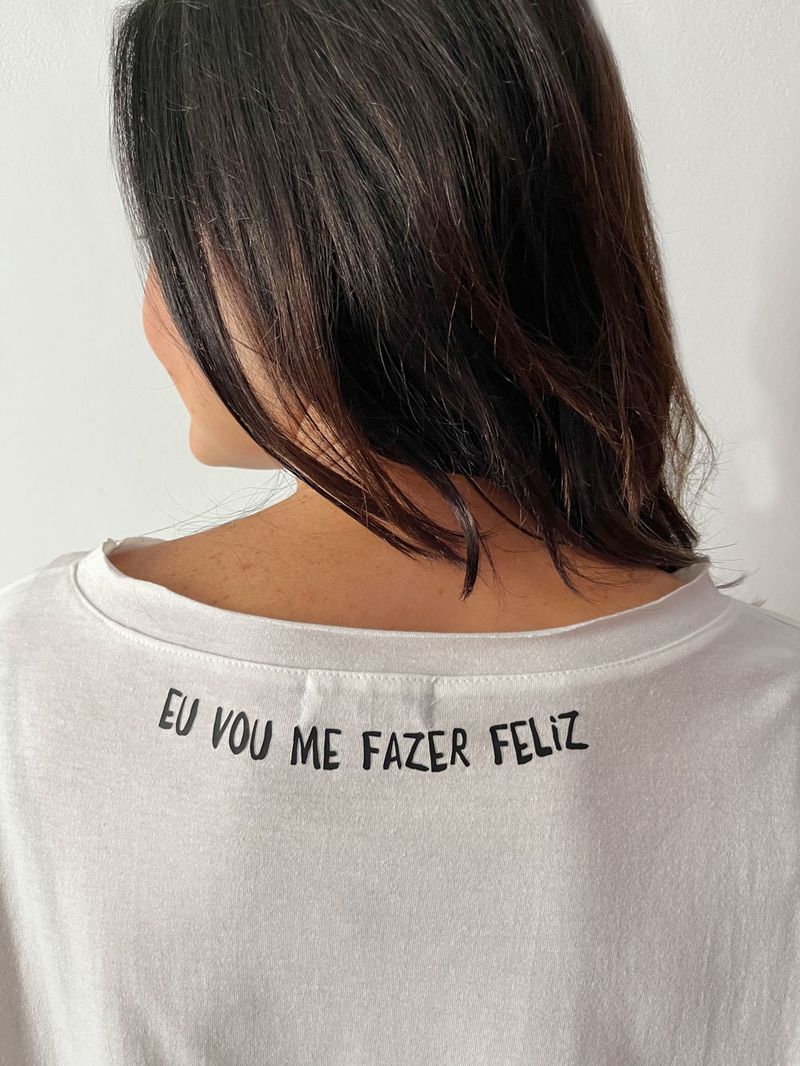 BLUSA_MALHA_SOLTINHA_COM_BOLSO_E_FRASES_FAZER_FELIZ_ROU2325_PAPEL_CRAFT_2