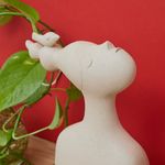 ESCULTURA_MULHER_COM_PASSARINHO_25_X_18_CM_VA22628_PAPEL_CRAFT_3