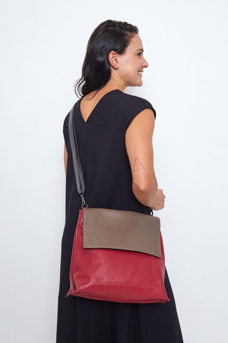 BOLSA_MOCHILA_COURO_TRICOLOR_GRECIA_PIMENTA_CONCRETO_MARROM_CO3163_PAPEL_CRAFT_2