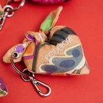 CHAVEIRO_COM_BORDADO_PODEROSA_VA22176_PAPEL_CRAFT_3