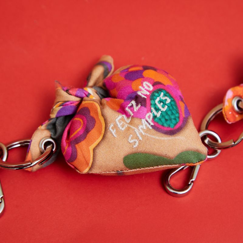 CHAVEIRO_COM_BORDADO_FELIZ_NO_SIMPLES_VA22176_PAPEL_CRAFT_2