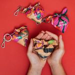 CHAVEIRO_COM_BORDADO_FELIZ_NO_SIMPLES_VA22176_PAPEL_CRAFT_3