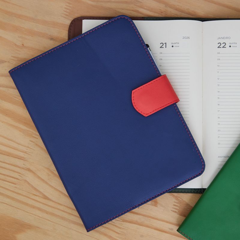 AGENDA_SEMANAL_COURO_LINGUETA_15_5_X_21_COM_CANETA_2026_BIC_CARMENERE_AG1857_PAPEL_CRAFT_2