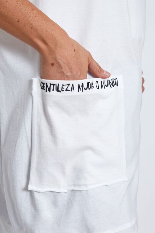 Blusa Malha Soltinha com Bolso e Frases GENTILEZA