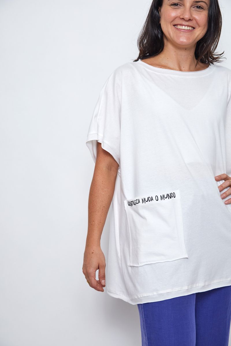 BLUSA_MALHA_SOLTINHA_COM_BOLSO_E_FRASES_GENTILEZA_ROU2325_PAPEL_CRAFT_4