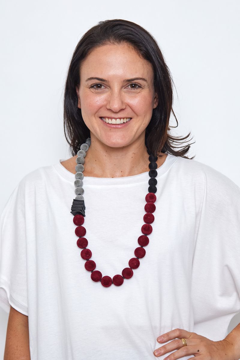 COLAR_BOLAS_SUEDE_VINHO_PRETO_CINZA_ROU2305_PAPEL_CRAFT_2