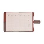 AGENDA_SEMANAL_COURO_LINGUETA_15_5_X_21_COM_CANETA_2026_MOGNO_MILITAR_AG1857_PAPEL_CRAFT_02