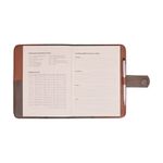 AGENDA_SEMANAL_COURO_LINGUETA_15_5_X_21_COM_CANETA_2026_MOGNO_MILITAR_AG1857_PAPEL_CRAFT_05