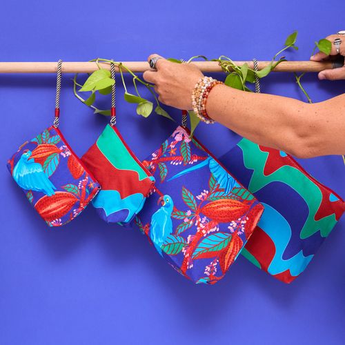 Nécessaire Lona Triângulos P Brasilidade 2026
HORIZONTE