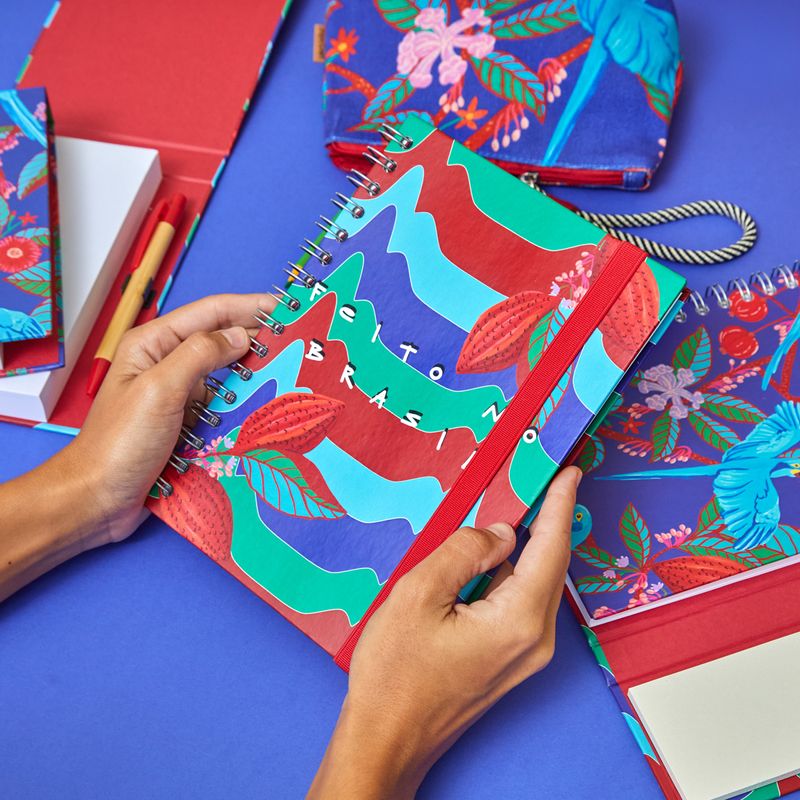 CADERNO_A5_90_FOLHAS_TURISTA_2026_HORIZONTE_CA3367_PAPEL_CRAFT_2