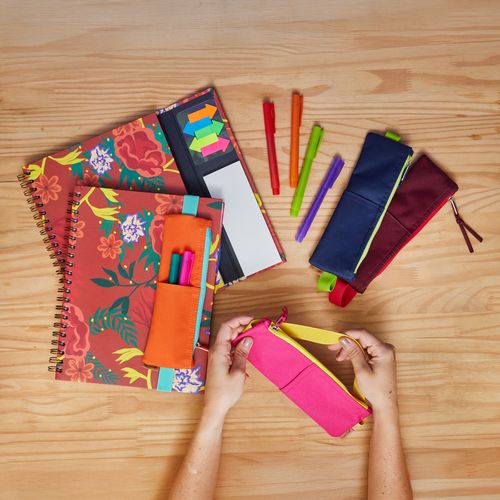 Estojo Bolso para Caderno Elástico Liso
MARINHO