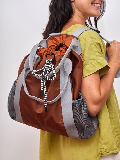 BOLSA TIPO MOCHILA NYLON CHOCO/CINZA/AVELA