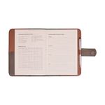 AGENDA_SEMANAL_COURO_LINGUETA_15_5_X_21_COM_CANETA_2026_MOGNO_MILITAR_AG1857_PAPEL_CRAFT_05