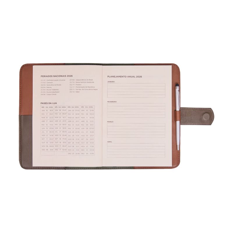 AGENDA_SEMANAL_COURO_LINGUETA_15_5_X_21_COM_CANETA_2026_MOGNO_MILITAR_AG1857_PAPEL_CRAFT_05