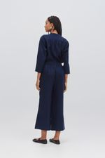 CALCA_LINHO_COM_RECORTE_NA_BARRA_MADEIRA_MARINHO_ROU2274_PAPEL_CRAFT_3