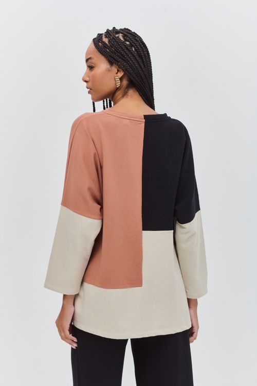 Blusa Malha Felpada Recortes Três Cores PRETO/MOCHA/OFF - imagem 3