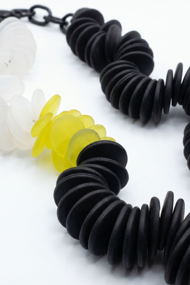 COLAR_SEEDS_TRES_CORES_PRETO_BRANCO_LIMAO_ROU2358_PAPEL_CRAFT_5