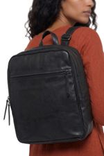 MOCHILA_MASCULINA_COURO_COM_DIVISORIA_DE_LAPTOP_PRETA_CO2738_PAPEL_CRAFT_2