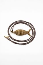 COLAR_PEIXE_MICANGA_COM_FIO_OURO_FOSCO_ROU2363_PAPEL_CRAFT_6