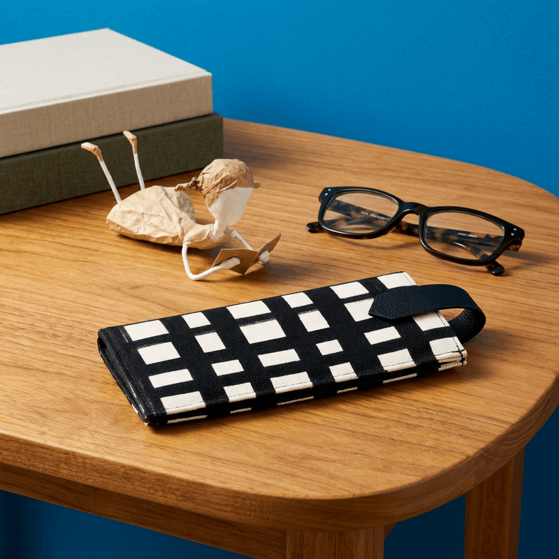PORTA_OCULOS_LONA_DUPLO_LINGUETA_COURO_XADREZ_GIZ_PRETO_CO3157_PAPEL_CRAFT_2
