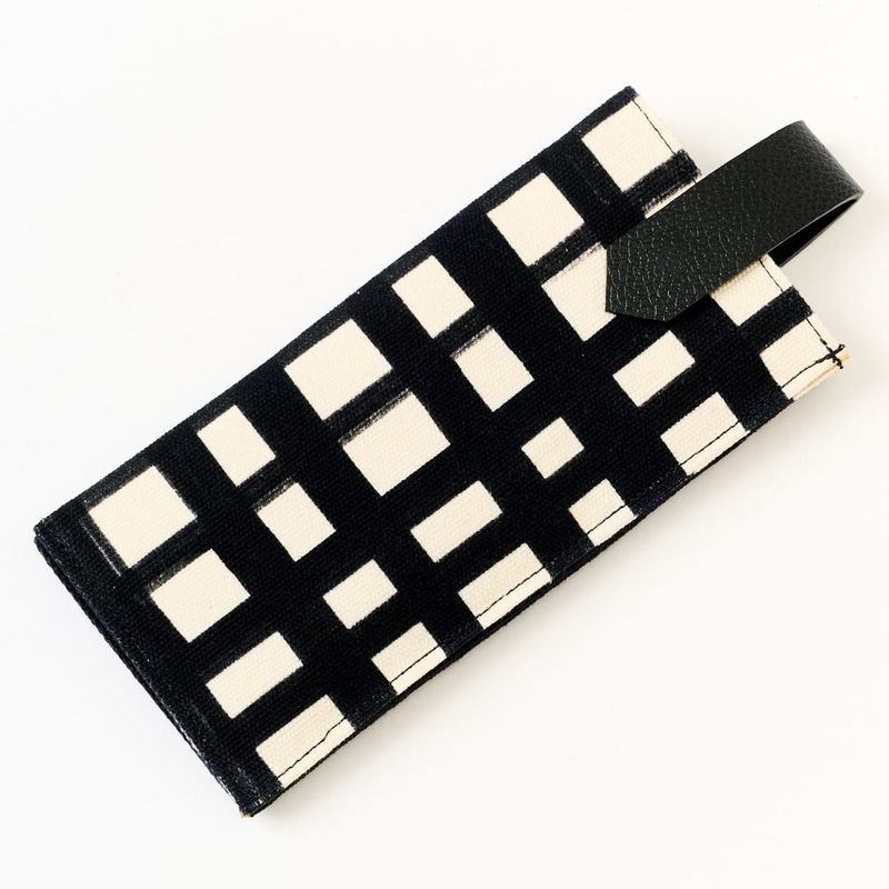 PORTA_OCULOS_LONA_DUPLO_LINGUETA_COURO_XADREZ_GIZ_PRETO_CO3157_PAPEL_CRAFT_2