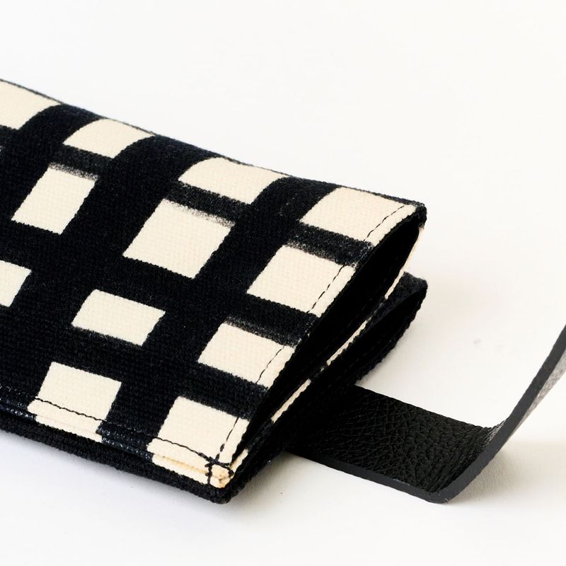 PORTA_OCULOS_LONA_DUPLO_LINGUETA_COURO_XADREZ_GIZ_PRETO_CO3157_PAPEL_CRAFT_3