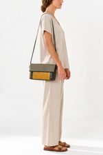BOLSA_MINI_BAILINHO_COM_BOLSO_TRICOLOR_CAFE_GOLD_CIMENTO_CO2657_PAPEL_CRAFT_1